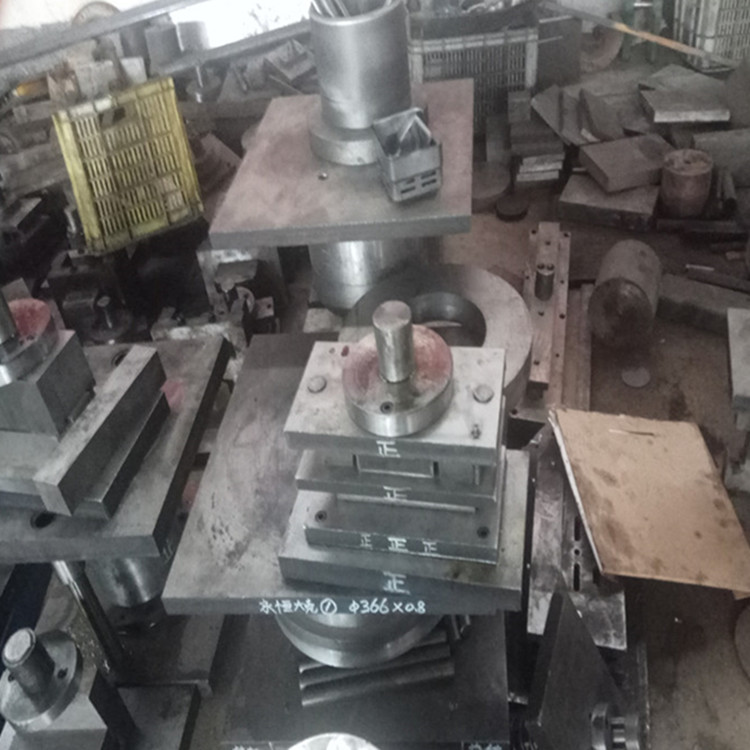 衝壓件精度不同所用衝壓模具類型不（bú）同