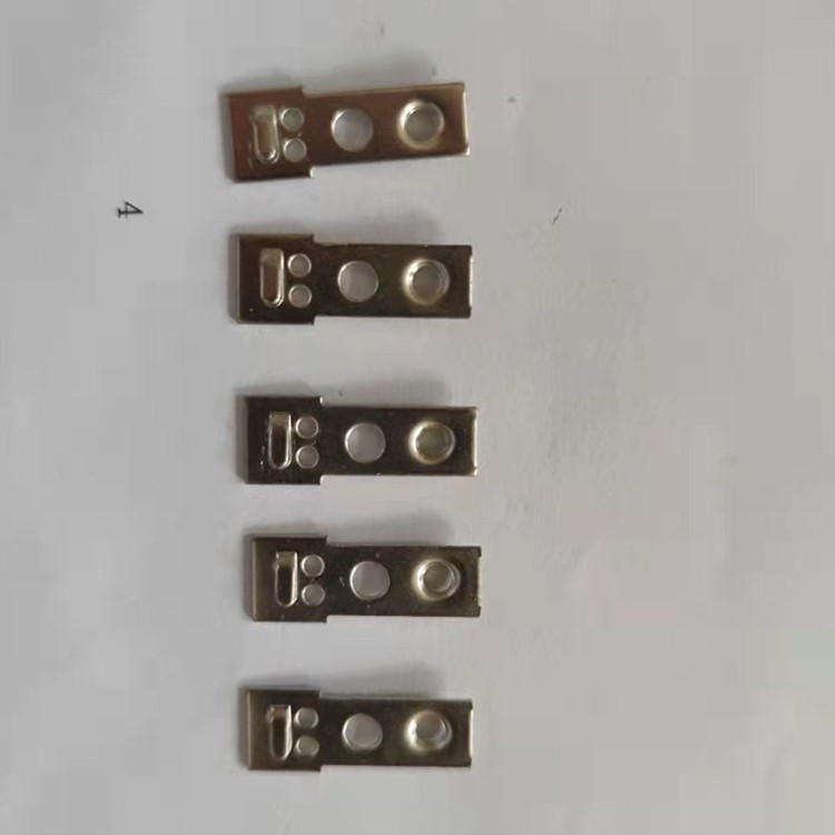 五金衝壓件廠裏普通衝孔模可衝裁的（de）小孔徑 