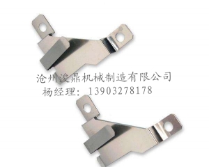 衝壓件加工衝頭磨損（sǔn）導致衝孔變（biàn）小